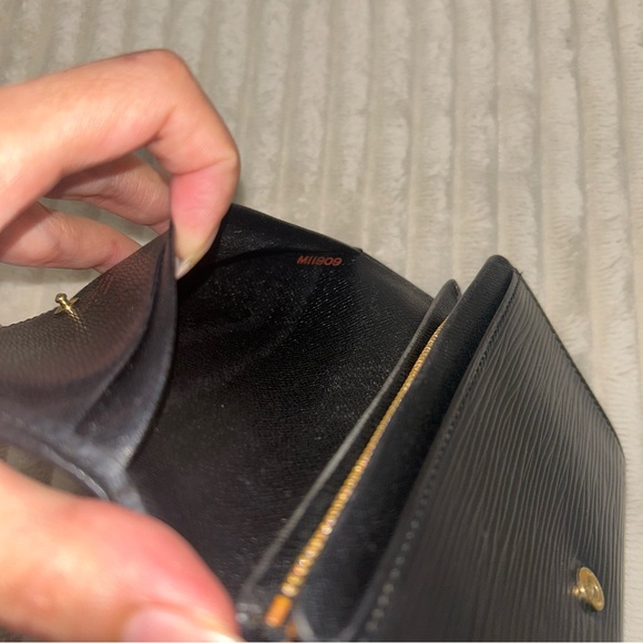 Louis Vuitton BLACK EPI PORTE-MONNAIE BILLETS TRESOR WALLET - Picture 3 of 6
